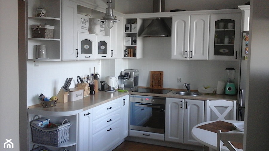 Pomalowane płytki kuchenne na bialo - zdjęcie od sylwiarauch