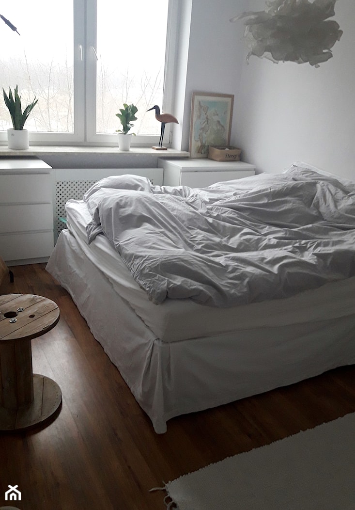 Metamorfoza sypialni nr 2 - Mała biała sypialnia, styl skandynawski - zdjęcie od sylwiarauch - Homebook