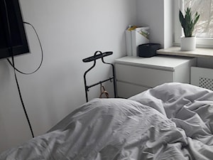 Metamorfoza sypialni nr 2 - Mała szara sypialnia, styl skandynawski - zdjęcie od sylwiarauch