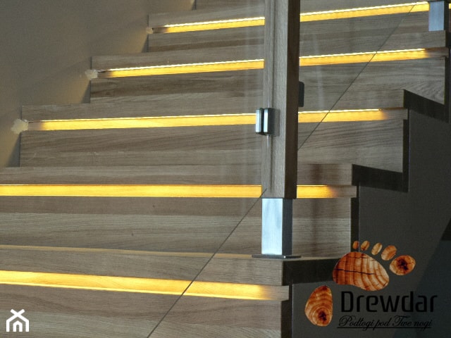 Schody na beton Klockowe/dywanowe z podświetleniem LED - zdjęcie od DREWDAR
