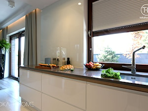 Stylowy antracyt - kuchnia - zdjęcie od TOKA + HOME