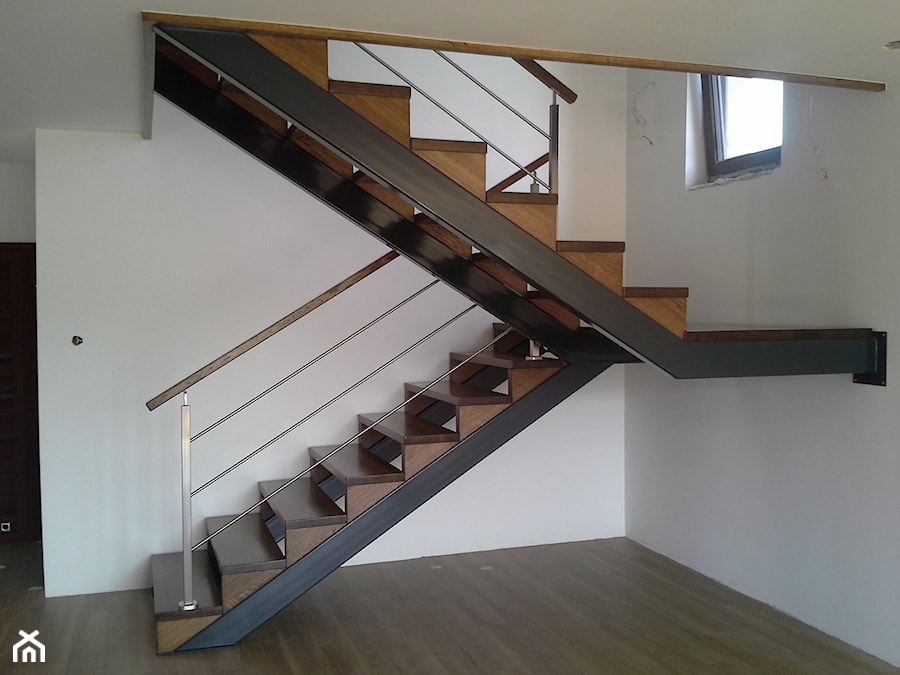 schody-na-konstrukcji-stalowej-schody-dwubiegowe-drewniane-metalowe
