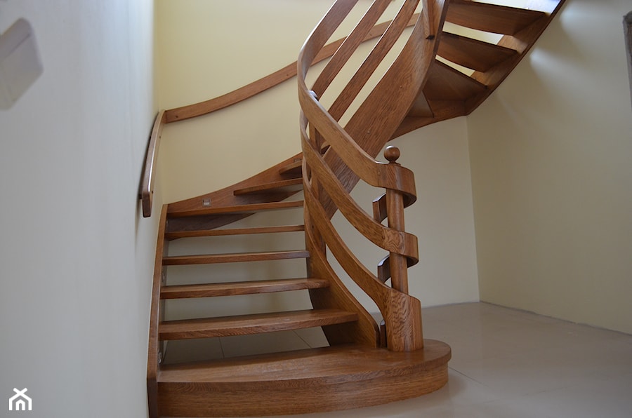 schody gięte - Schody, styl tradycyjny - zdjęcie od Kambium-Schody