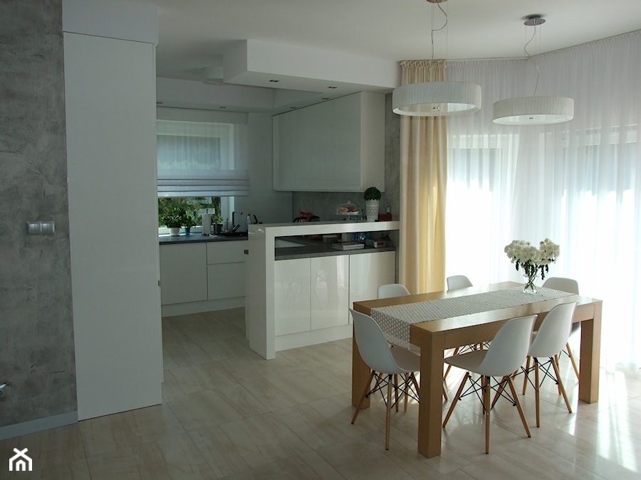 Dom pod Częstochową - Średnia biała szara jadalnia jako osobne pomieszczenie, styl skandynawski - zdjęcie od Katarzyna Matschay