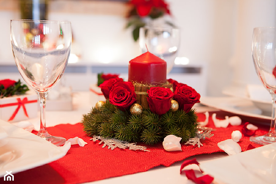 Święta - Mała biała jadalnia jako osobne pomieszczenie - zdjęcie od RoseBelle