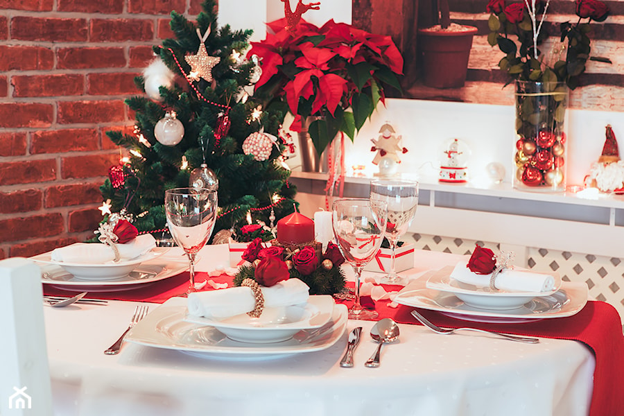 Święta - Mała biała jadalnia jako osobne pomieszczenie - zdjęcie od RoseBelle