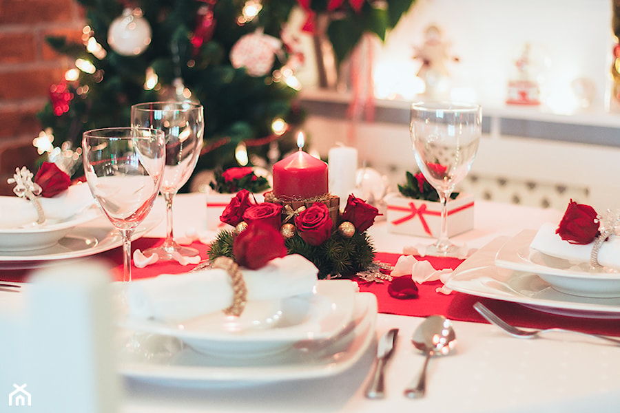 Święta - Mała biała jadalnia jako osobne pomieszczenie, styl tradycyjny - zdjęcie od RoseBelle