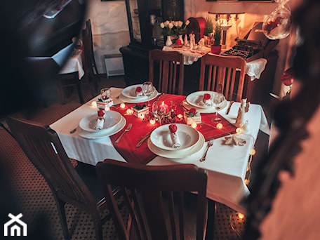 Aranżacje wnętrz - Jadalnia: Restauracje - Średnia szara jadalnia jako osobne pomieszczenie, styl tradycyjny - RoseBelle. Przeglądaj, dodawaj i zapisuj najlepsze zdjęcia, pomysły i inspiracje designerskie. W bazie mamy już prawie milion fotografii!
