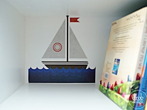 Marynistyczna szafka DIY - zdjęcie od Drob Design