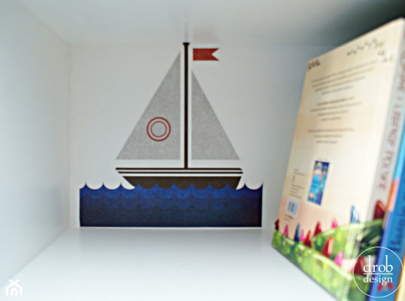 Marynistyczna szafka DIY - zdjęcie od Drob Design - Homebook