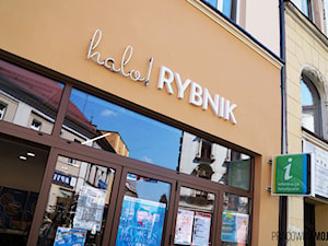 halo! Rybnik - Punkt Informacji Miejskiej w Rybniku - Wnętrza publiczne - zdjęcie od MOJO pracownia projektowa