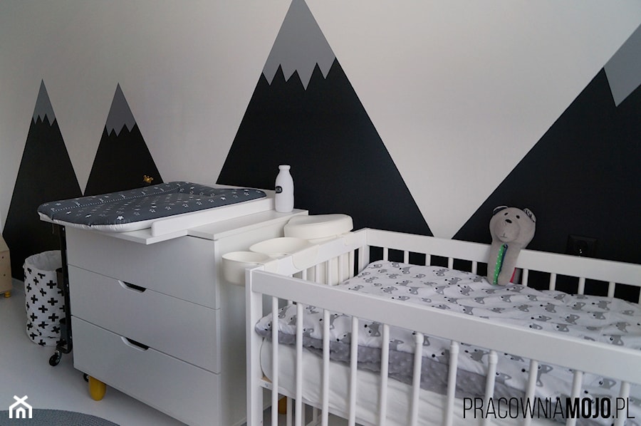 Pokój dziecięcy, Rybnik - Mały biały czarny pokój dziecka dla niemowlaka dla chłopca dla dziewczynki, styl skandynawski - zdjęcie od MOJO pracownia projektowa
