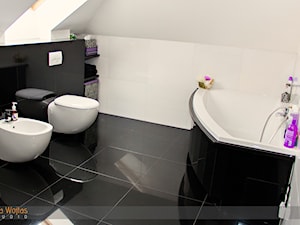 Łazienka czarno-biała z akcentem w stylu glamour