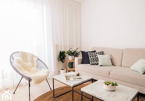 Patio House - Mały średni biały salon, styl skandynawski - zdjęcie od na-antresoli