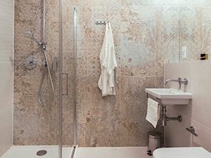 Hercena - Mała bez okna z lustrem łazienka, styl nowoczesny - zdjęcie od na-antresoli