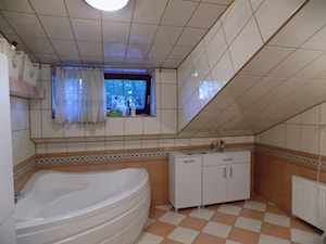 łazienka na piętrze - zdjęcie od Projektowanie Wnętrz "ART LINE"