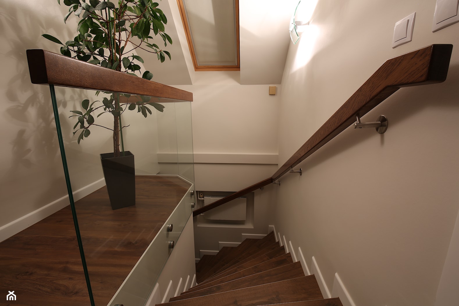 schody po metamorfozie - zdjęcie od Projektowanie Wnętrz "ART LINE" - Homebook