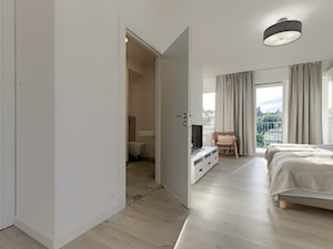 Mieszkanie na wynajem - fotografie do ogłoszenia. - Średnia biała sypialnia, styl nowoczesny - zdjęcie od bilbil.pl - pomagam projektantom wnętrz rozwiązać problem widoczności w internecie