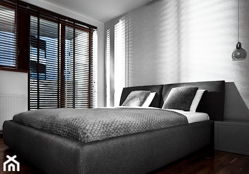 sea 10 - Średnia biała szara sypialnia z balkonem / tarasem, styl nowoczesny - zdjęcie od extravaganza | wiesia warszawska