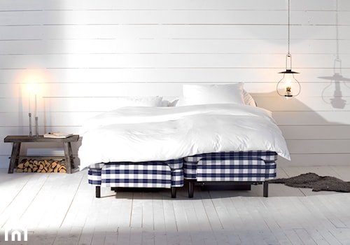 Inspiracje - Średnia biała sypialnia, styl minimalistyczny - zdjęcie od Hästens