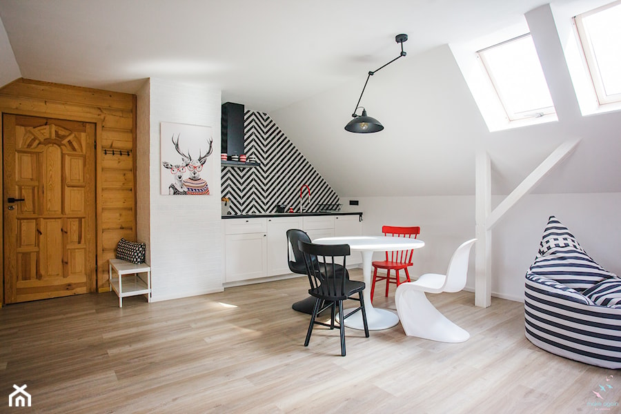 Apartament w podgórskiej miejscowości - Średnia biała jadalnia w kuchni, styl skandynawski - zdjęcie od make again