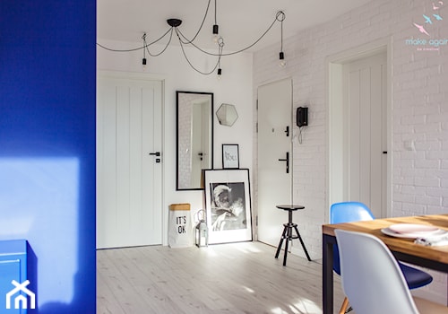 Mieszkanie - skandynawski soft loft - Duży biały hol / przedpokój, styl skandynawski - zdjęcie od make again