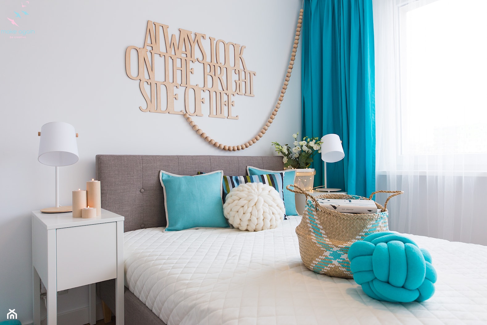 Przytulne i kolorowe mieszkanie w bloku - Mała szara sypialnia, styl skandynawski - zdjęcie od make again - Homebook
