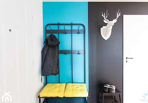 Przytulne i kolorowe mieszkanie w bloku - Hol / przedpokój, styl skandynawski - zdjęcie od make again
