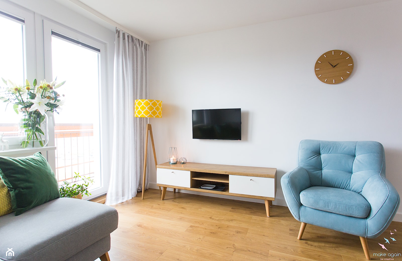 Przytulne i kolorowe mieszkanie w bloku - Średni biały salon, styl nowoczesny - zdjęcie od make again - Homebook