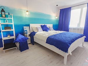 Mieszkanie - skandynawski soft loft - Średnia biała niebieska sypialnia, styl skandynawski - zdjęcie od make again