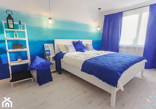 Mieszkanie - skandynawski soft loft - Średnia biała niebieska sypialnia, styl skandynawski - zdjęcie od make again