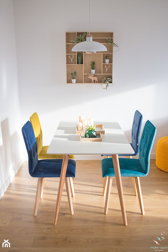 Przytulne i kolorowe mieszkanie w bloku - Średnia biała jadalnia, styl skandynawski - zdjęcie od make again - Homebook
