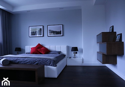 Dom w Warszawie. - Duża biała szara sypialnia, styl nowoczesny - zdjęcie od Architects Van Malko