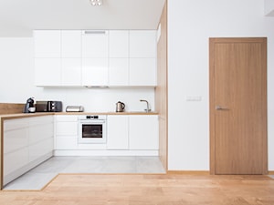 Średnia otwarta z salonem z zabudowaną lodówką kuchnia w kształcie litery l, styl nowoczesny - zdjęcie od Och-Ach_Concept