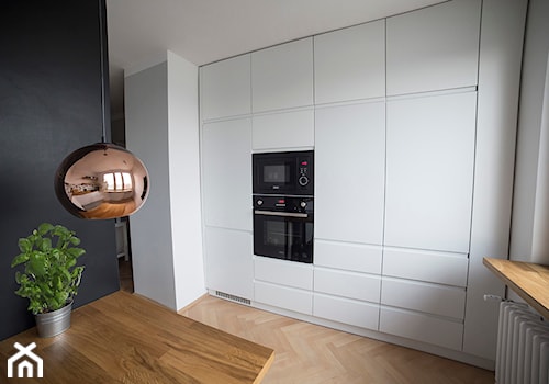 #FRN2 - Średnia czarna szara z zabudowaną lodówką kuchnia jednorzędowa - zdjęcie od Och-Ach_Concept