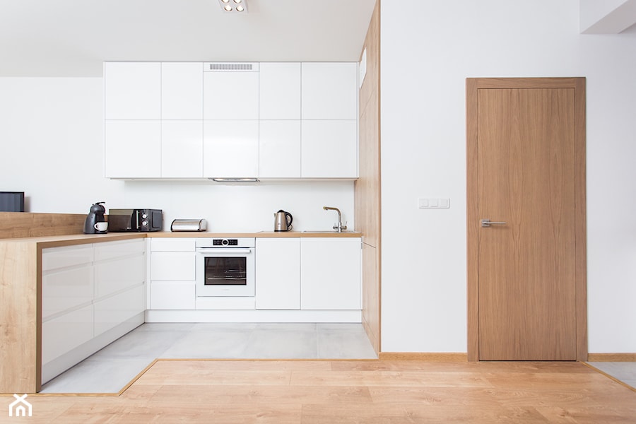 #MLW_2016 r - Średnia otwarta z salonem biała z zabudowaną lodówką kuchnia w kształcie litery l, styl nowoczesny - zdjęcie od Och-Ach_Concept