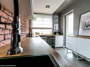 ciepłe i przytulne mieszkanie dla dużej rodziny - Kuchnia, styl industrialny - zdjęcie od ZIELONE studio projektowe
