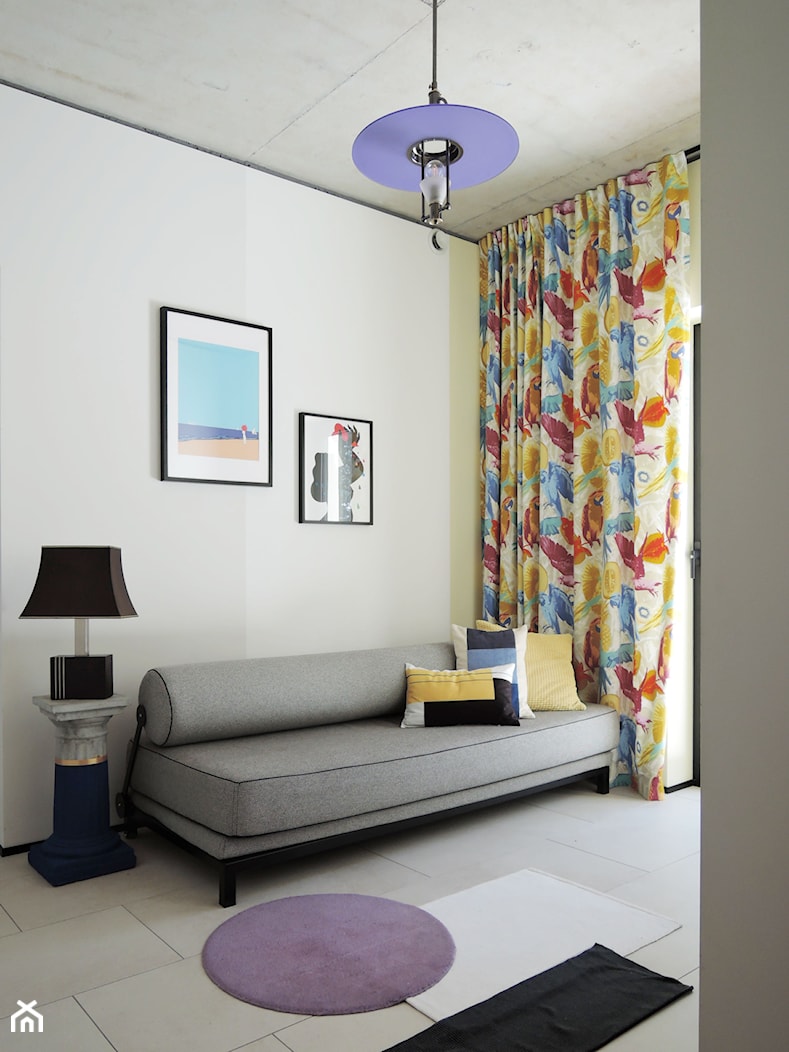Posmodernistyczna wieś - Średnia biała sypialnia, styl nowoczesny - zdjęcie od MUTUO Studio Projektowe - Homebook