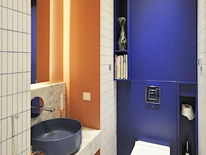 Posmodernistyczna wieś - Średnia bez okna z punktowym oświetleniem łazienka, styl nowoczesny - zdjęcie od MUTUO Studio Projektowe