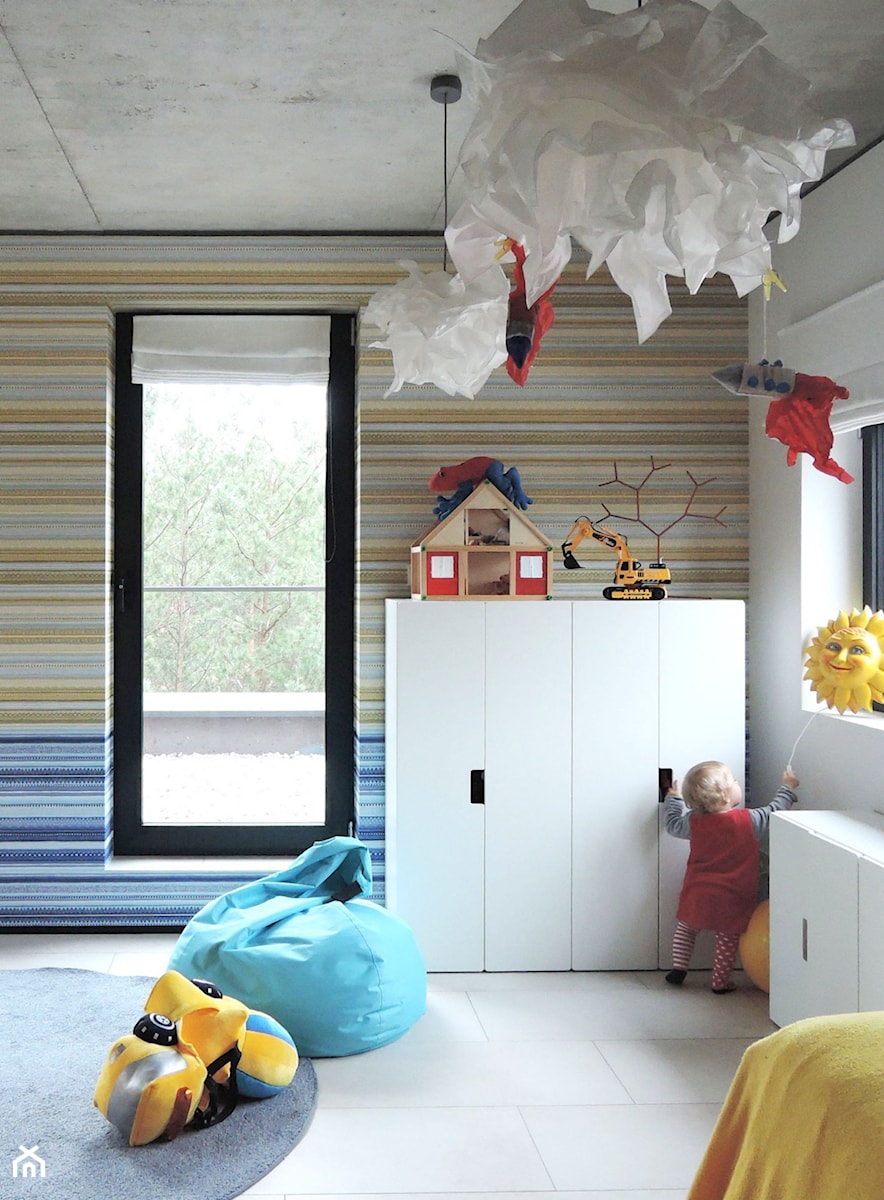 Posmodernistyczna wieś - Średni beżowy biały pokój dziecka dla dziecka dla chłopca, styl nowoczesny - zdjęcie od MUTUO Studio Projektowe