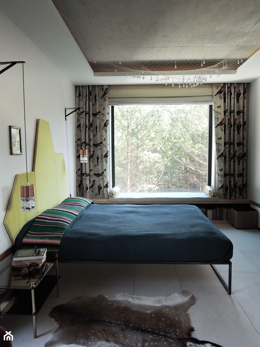 Posmodernistyczna wieś - Średnia biała sypialnia, styl nowoczesny - zdjęcie od MUTUO Studio Projektowe