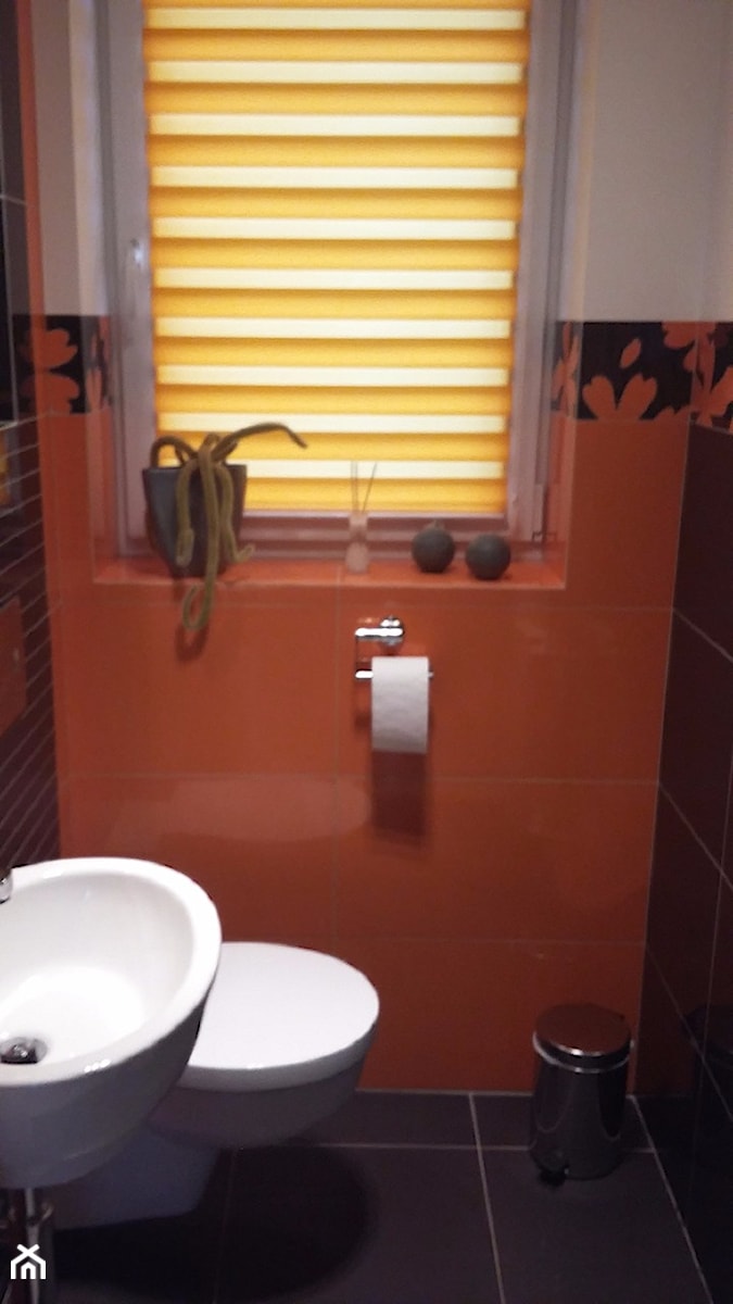 #KOLOROWEwnętrzeLEGRAND - Mała łazienka z oknem, styl tradycyjny - zdjęcie od Kasia Glab 3