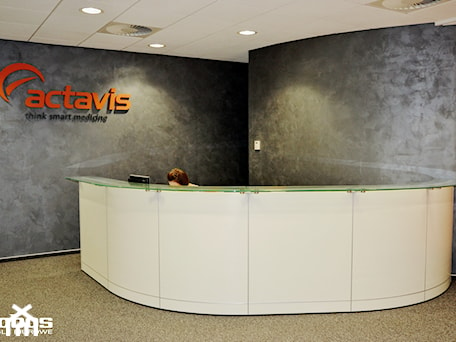 Aranżacje wnętrz - Wnętrza publiczne: Realizacja biura dla firmy Actavis - Lobos Meble Biurowe - Lobos Meble Biurowe. Przeglądaj, dodawaj i zapisuj najlepsze zdjęcia, pomysły i inspiracje designerskie. W bazie mamy już prawie milion fotografii!