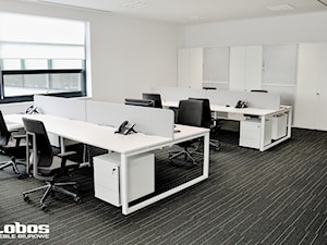 Realizacja biura w stylu nowoczesnym - Lobos Meble Biurowe - zdjęcie od Lobos Meble Biurowe