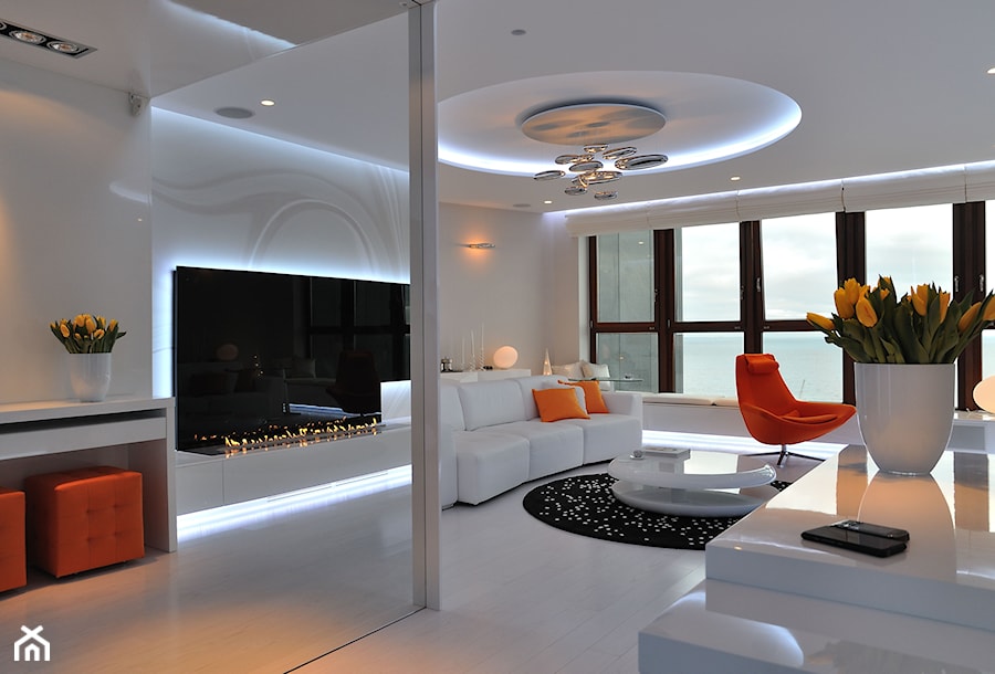 Apartament w Sea Towers - Duży biały salon - zdjęcie od Ministerstwo Spraw We Wnętrzach