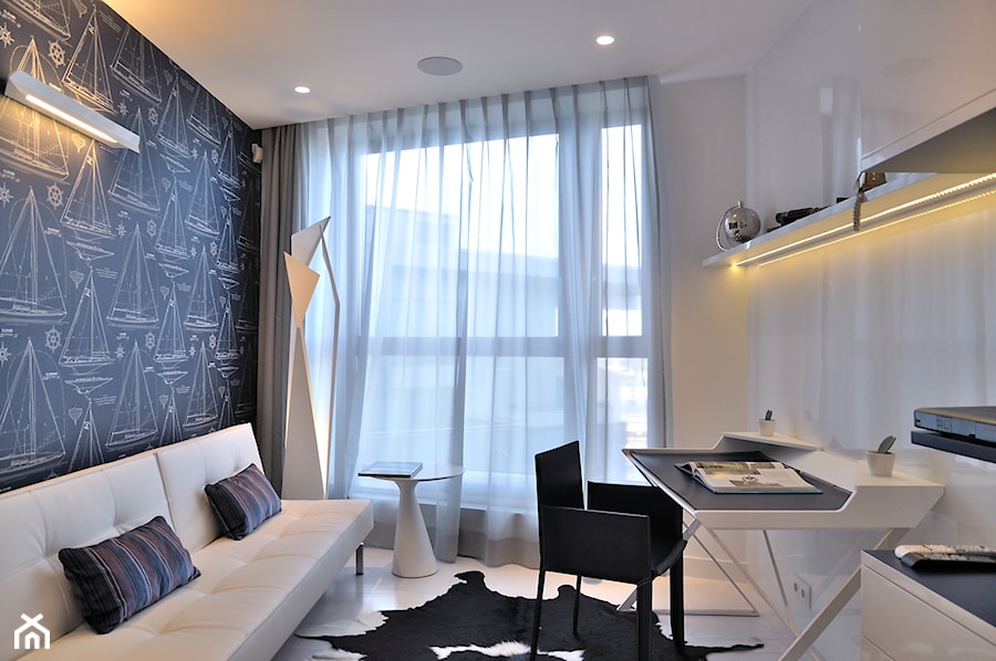 Apartament w Sea Towers - Średnie w osobnym pomieszczeniu z sofą białe czarne biuro - zdjęcie od Ministerstwo Spraw We Wnętrzach