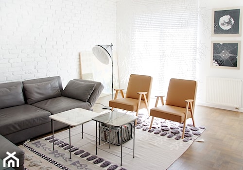 Apartament w Sopocie - Średni biały salon - zdjęcie od ManaDesign