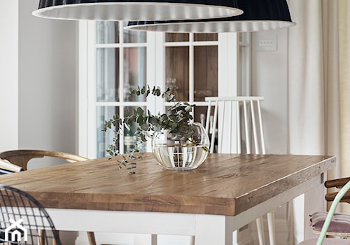 Dom w Trójmieście - Średnia biała jadalnia jako osobne pomieszczenie, styl nowoczesny - zdjęcie od ManaDesign