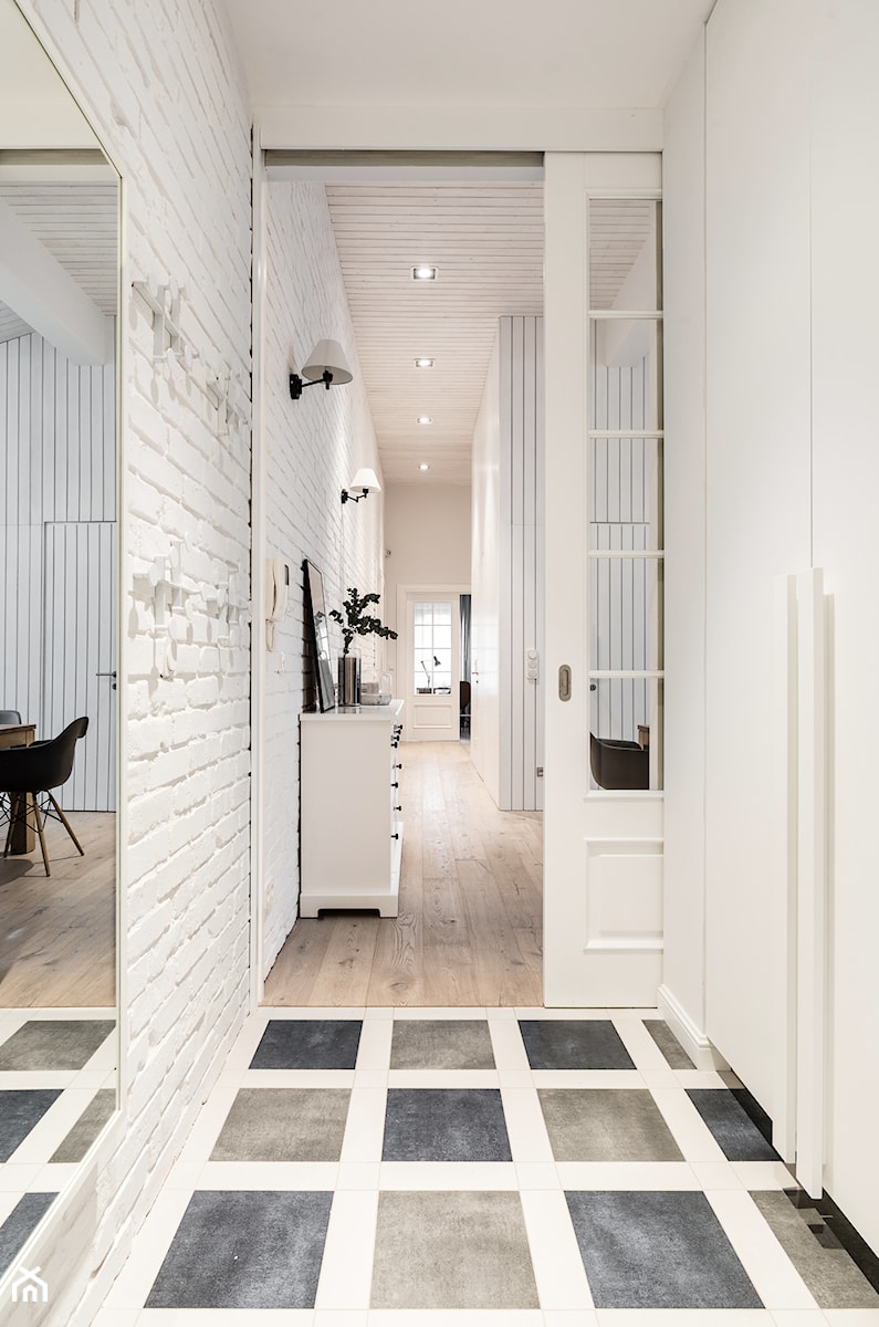 Apartament w Gdańsku - Średni z wieszakiem biały hol / przedpokój, styl nowoczesny - zdjęcie od ManaDesign
