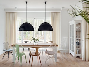 Dom w Trójmieście - Duża biała jadalnia jako osobne pomieszczenie, styl nowoczesny - zdjęcie od ManaDesign